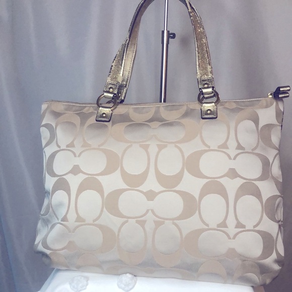 COACH Signature Daisy Appliqué Multicolor printed flower motif canvas tote. - Picture 7 of 15